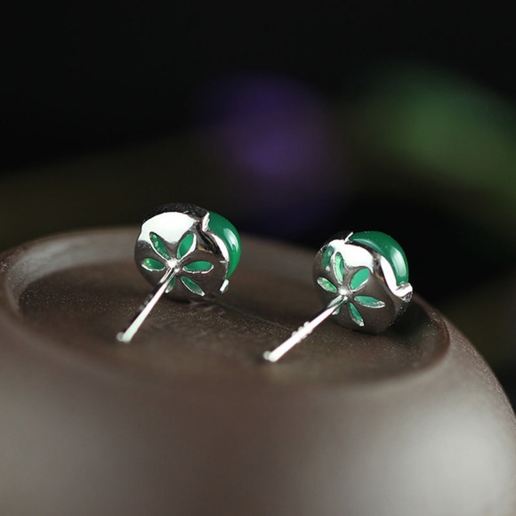 Sterling Siver Jade Earrings. - Picture 3 of 5